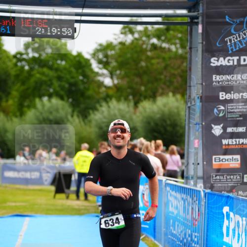 30.08.2026 - Elbe Triathlon Hamburg LAZAROV Photography http://msf.ph/oto/10054938 30.08.2026 10:59:53 Ziel 394, 634 meine-sportfotos.de