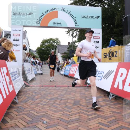 30.08.2026 - Blankeneser Heldenlauf Lena Gebhardt http://msf.ph/oto/10054939 30.08.2026 12:07:21 Ziel 2715, 2857, 2868 meine-sportfotos.de