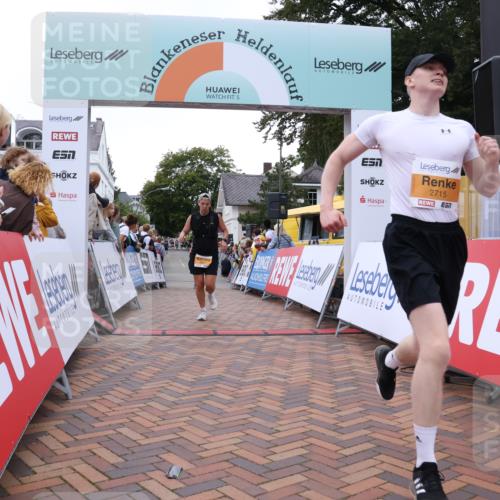 30.08.2026 - Blankeneser Heldenlauf Lena Gebhardt http://msf.ph/oto/10054945 30.08.2026 12:07:21 Ziel 2715, 2857, 2868 meine-sportfotos.de