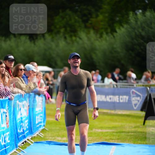 30.08.2026 - Elbe Triathlon Hamburg LAZAROV Photography http://msf.ph/oto/10054952 30.08.2026 11:00:05 Ziel 499 meine-sportfotos.de