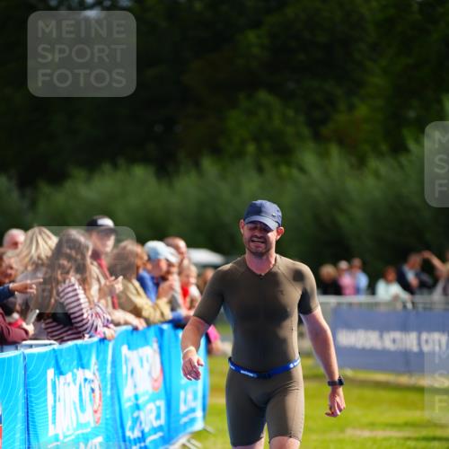 30.08.2026 - Elbe Triathlon Hamburg LAZAROV Photography http://msf.ph/oto/10054962 30.08.2026 11:00:06 Ziel 499 meine-sportfotos.de