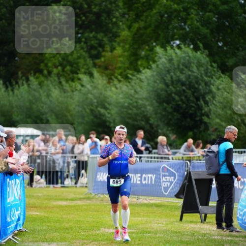 30.08.2026 - Elbe Triathlon Hamburg LAZAROV Photography http://msf.ph/oto/10054967 30.08.2026 11:00:23 Ziel 683 meine-sportfotos.de