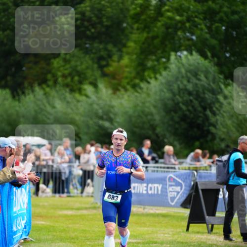30.08.2026 - Elbe Triathlon Hamburg LAZAROV Photography http://msf.ph/oto/10054972 30.08.2026 11:00:24 Ziel 683 meine-sportfotos.de