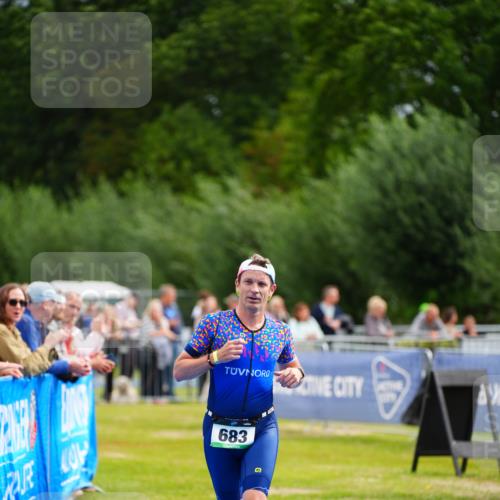 30.08.2026 - Elbe Triathlon Hamburg LAZAROV Photography http://msf.ph/oto/10054978 30.08.2026 11:00:25 Ziel 683 meine-sportfotos.de