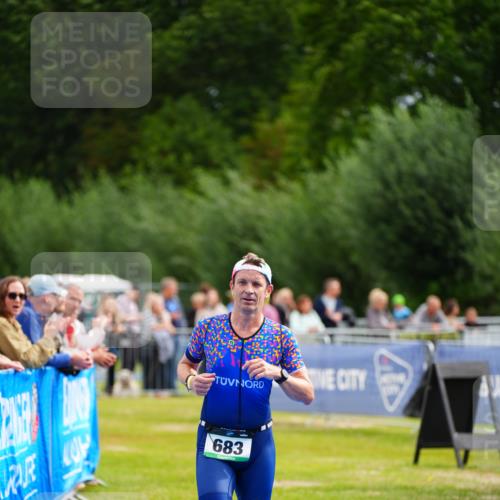 30.08.2026 - Elbe Triathlon Hamburg LAZAROV Photography http://msf.ph/oto/10054980 30.08.2026 11:00:25 Ziel 683 meine-sportfotos.de