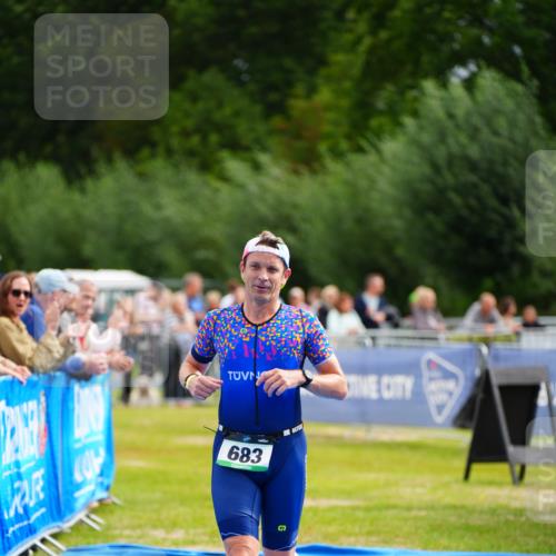 30.08.2026 - Elbe Triathlon Hamburg LAZAROV Photography http://msf.ph/oto/10054983 30.08.2026 11:00:26 Ziel 683 meine-sportfotos.de