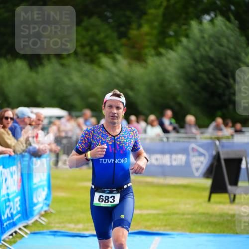 30.08.2026 - Elbe Triathlon Hamburg LAZAROV Photography http://msf.ph/oto/10054985 30.08.2026 11:00:26 Ziel 683 meine-sportfotos.de