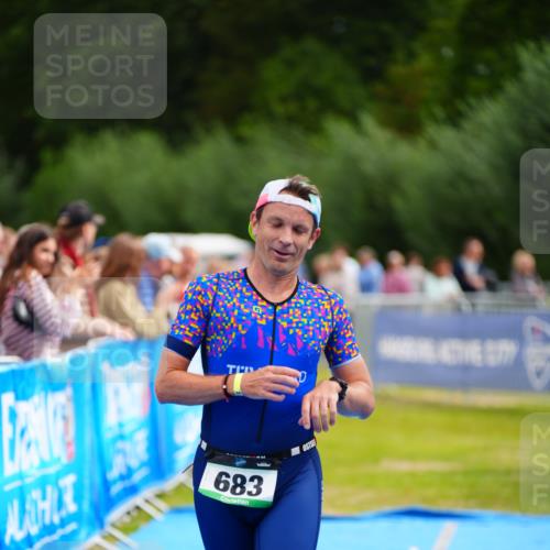 30.08.2026 - Elbe Triathlon Hamburg LAZAROV Photography http://msf.ph/oto/10054995 30.08.2026 11:00:27 Ziel 683 meine-sportfotos.de