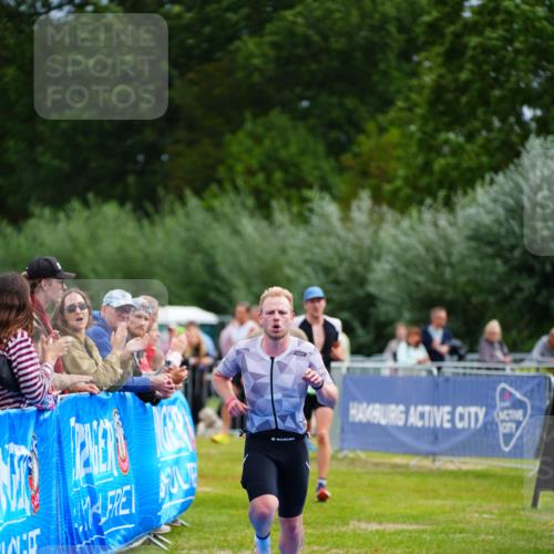 30.08.2026 - Elbe Triathlon Hamburg LAZAROV Photography http://msf.ph/oto/10055021 30.08.2026 11:00:38 Ziel 248, 584, 621 meine-sportfotos.de