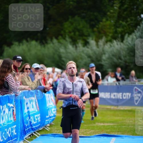 30.08.2026 - Elbe Triathlon Hamburg LAZAROV Photography http://msf.ph/oto/10055023 30.08.2026 11:00:38 Ziel 248, 584, 621 meine-sportfotos.de