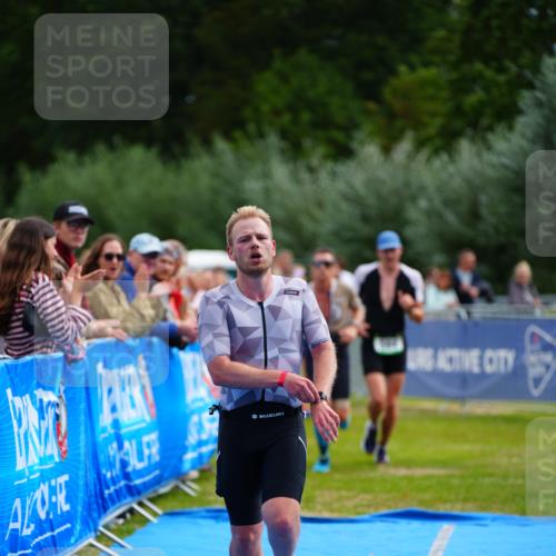 30.08.2026 - Elbe Triathlon Hamburg LAZAROV Photography http://msf.ph/oto/10055026 30.08.2026 11:00:39 Ziel 248, 584, 621 meine-sportfotos.de