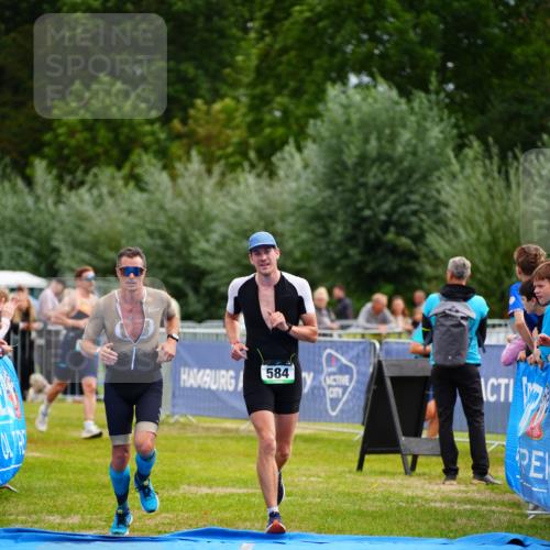 30.08.2026 - Elbe Triathlon Hamburg LAZAROV Photography http://msf.ph/oto/10055034 30.08.2026 11:00:40 Ziel 248, 584, 621 meine-sportfotos.de