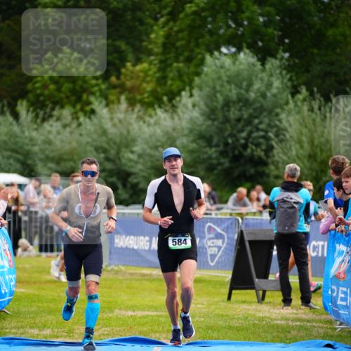 30.08.2026 - Elbe Triathlon Hamburg LAZAROV Photography http://msf.ph/oto/10055036 30.08.2026 11:00:41 Ziel 248, 584, 621 meine-sportfotos.de