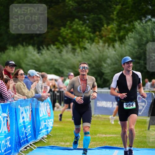 30.08.2026 - Elbe Triathlon Hamburg LAZAROV Photography http://msf.ph/oto/10055040 30.08.2026 11:00:41 Ziel 248, 584, 621 meine-sportfotos.de
