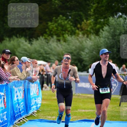 30.08.2026 - Elbe Triathlon Hamburg LAZAROV Photography http://msf.ph/oto/10055042 30.08.2026 11:00:42 Ziel 248, 584, 621 meine-sportfotos.de