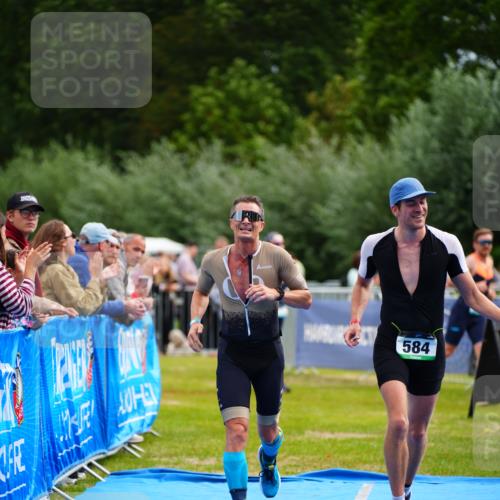 30.08.2026 - Elbe Triathlon Hamburg LAZAROV Photography http://msf.ph/oto/10055046 30.08.2026 11:00:42 Ziel 248, 584, 621 meine-sportfotos.de