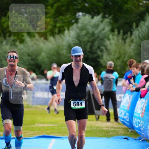 30.08.2026 - Elbe Triathlon Hamburg LAZAROV Photography http://msf.ph/oto/10055050 30.08.2026 11:00:42 Ziel 248, 584, 621 meine-sportfotos.de