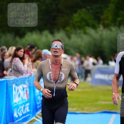 30.08.2026 - Elbe Triathlon Hamburg LAZAROV Photography http://msf.ph/oto/10055059 30.08.2026 11:00:44 Ziel 248, 584 meine-sportfotos.de
