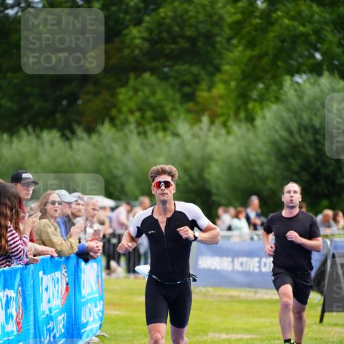30.08.2026 - Elbe Triathlon Hamburg LAZAROV Photography http://msf.ph/oto/10055078 30.08.2026 11:00:56 Ziel 498, 676 meine-sportfotos.de