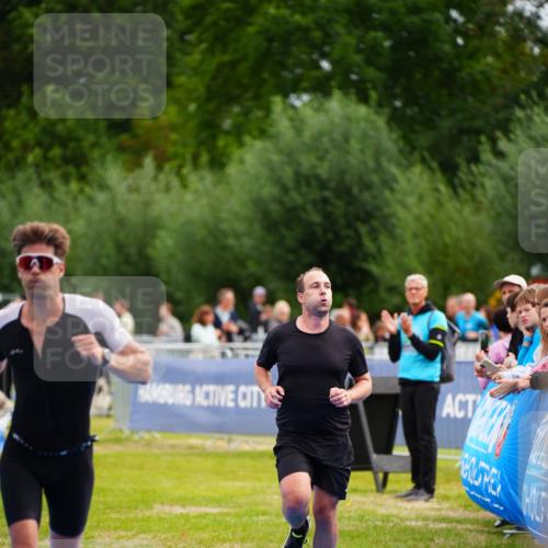 30.08.2026 - Elbe Triathlon Hamburg LAZAROV Photography http://msf.ph/oto/10055081 30.08.2026 11:00:56 Ziel 498, 676 meine-sportfotos.de