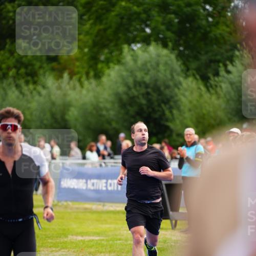 30.08.2026 - Elbe Triathlon Hamburg LAZAROV Photography http://msf.ph/oto/10055083 30.08.2026 11:00:56 Ziel 498, 676 meine-sportfotos.de