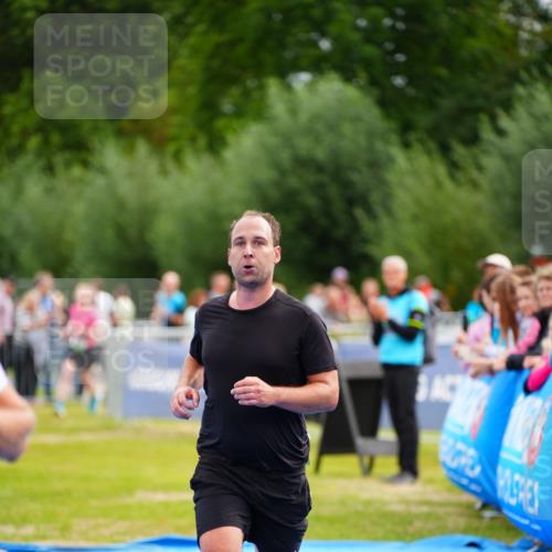 30.08.2026 - Elbe Triathlon Hamburg LAZAROV Photography http://msf.ph/oto/10055086 30.08.2026 11:00:58 Ziel 498, 676, 987 meine-sportfotos.de