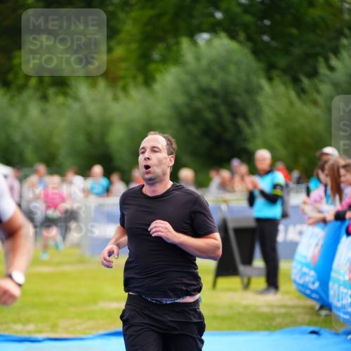 30.08.2026 - Elbe Triathlon Hamburg LAZAROV Photography http://msf.ph/oto/10055089 30.08.2026 11:00:58 Ziel 498, 676, 987 meine-sportfotos.de