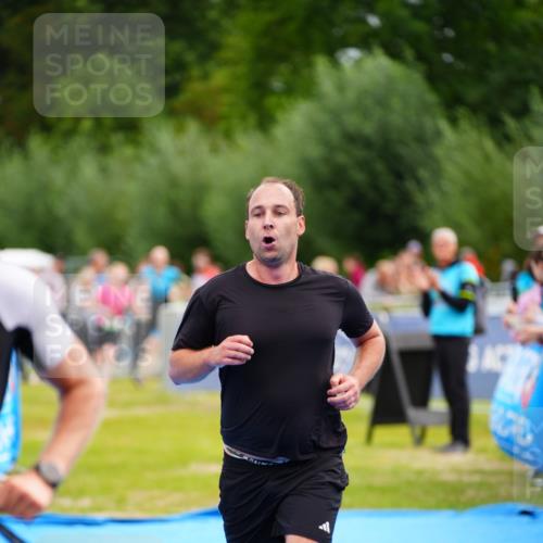 30.08.2026 - Elbe Triathlon Hamburg LAZAROV Photography http://msf.ph/oto/10055092 30.08.2026 11:00:58 Ziel 498, 676, 987 meine-sportfotos.de