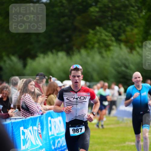 30.08.2026 - Elbe Triathlon Hamburg LAZAROV Photography http://msf.ph/oto/10055105 30.08.2026 11:01:06 Ziel 261, 264, 987 meine-sportfotos.de
