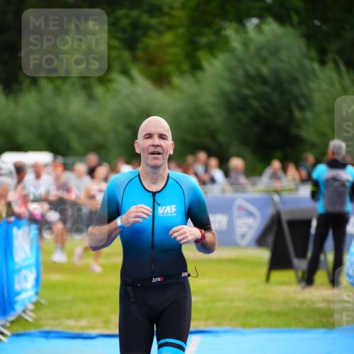 30.08.2026 - Elbe Triathlon Hamburg LAZAROV Photography http://msf.ph/oto/10055123 30.08.2026 11:01:08 Ziel 261, 264, 987 meine-sportfotos.de