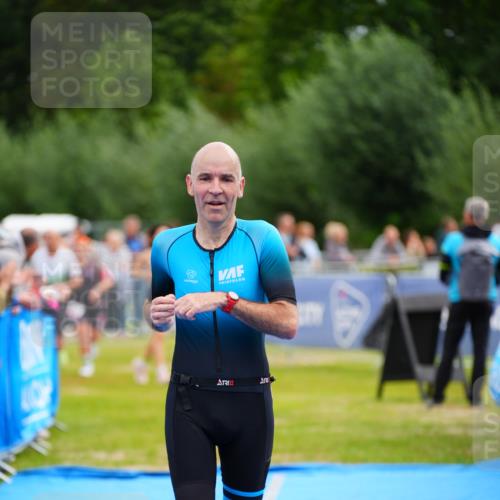 30.08.2026 - Elbe Triathlon Hamburg LAZAROV Photography http://msf.ph/oto/10055126 30.08.2026 11:01:08 Ziel 261, 264, 987 meine-sportfotos.de