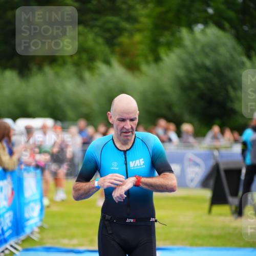 30.08.2026 - Elbe Triathlon Hamburg LAZAROV Photography http://msf.ph/oto/10055129 30.08.2026 11:01:08 Ziel 261, 264, 987 meine-sportfotos.de