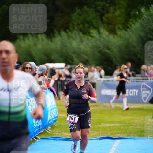 30.08.2026 - Elbe Triathlon Hamburg LAZAROV Photography http://msf.ph/oto/10055152 30.08.2026 11:01:15 Ziel 261, 391 meine-sportfotos.de