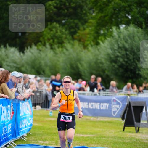 30.08.2026 - Elbe Triathlon Hamburg LAZAROV Photography http://msf.ph/oto/10055184 30.08.2026 11:02:10 Ziel 363 meine-sportfotos.de