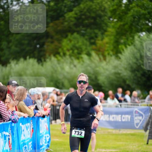 30.08.2026 - Elbe Triathlon Hamburg LAZAROV Photography http://msf.ph/oto/10055231 30.08.2026 11:02:19 Ziel 501, 732 meine-sportfotos.de