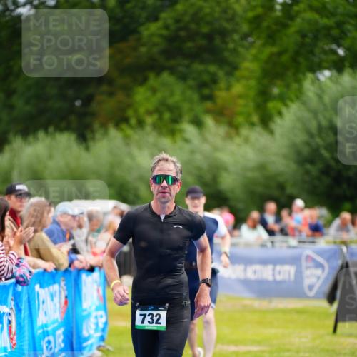 30.08.2026 - Elbe Triathlon Hamburg LAZAROV Photography http://msf.ph/oto/10055234 30.08.2026 11:02:20 Ziel 501, 529, 732 meine-sportfotos.de