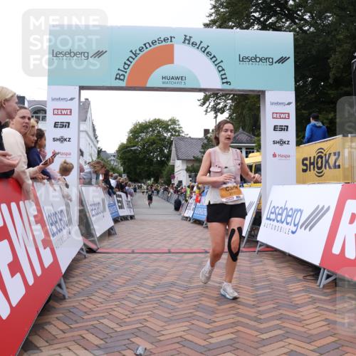 30.08.2026 - Blankeneser Heldenlauf Lena Gebhardt http://msf.ph/oto/10055236 30.08.2026 12:08:14 Ziel 2037, 2521, 4158 meine-sportfotos.de