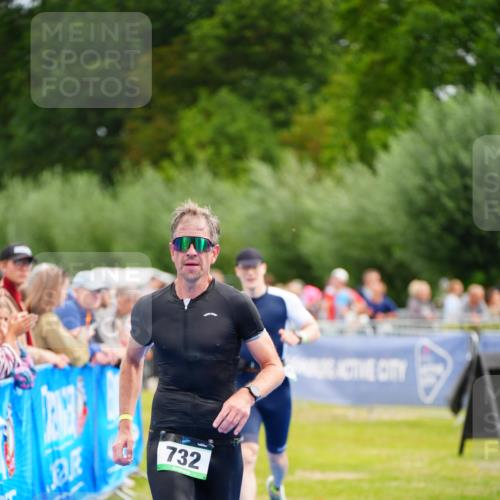 30.08.2026 - Elbe Triathlon Hamburg LAZAROV Photography http://msf.ph/oto/10055240 30.08.2026 11:02:20 Ziel 501, 529, 732 meine-sportfotos.de