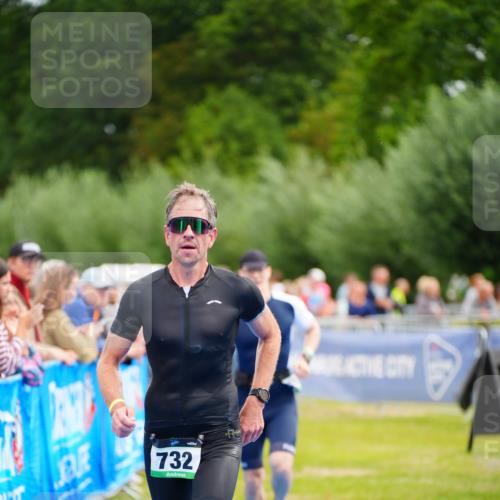 30.08.2026 - Elbe Triathlon Hamburg LAZAROV Photography http://msf.ph/oto/10055243 30.08.2026 11:02:20 Ziel 501, 529, 732 meine-sportfotos.de