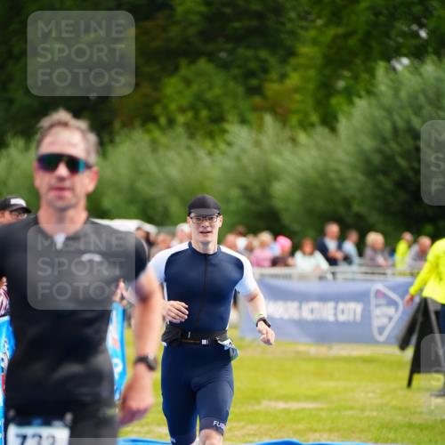 30.08.2026 - Elbe Triathlon Hamburg LAZAROV Photography http://msf.ph/oto/10055244 30.08.2026 11:02:21 Ziel 501, 529, 732 meine-sportfotos.de