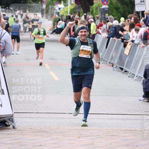 30.08.2026 - Blankeneser Heldenlauf Lena Gebhardt http://msf.ph/oto/10055249 30.08.2026 12:08:17 Ziel 2037 meine-sportfotos.de