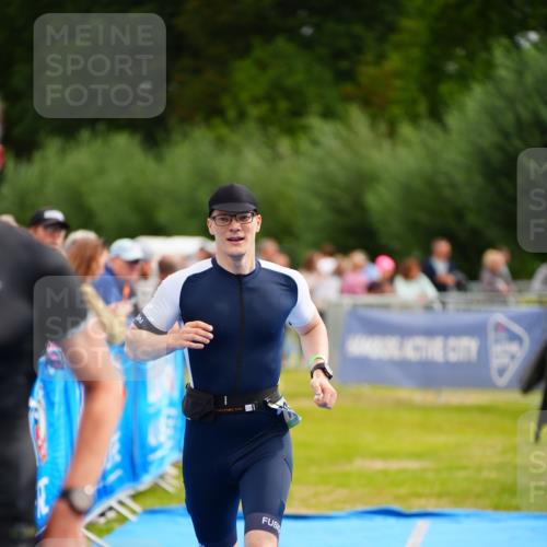 30.08.2026 - Elbe Triathlon Hamburg LAZAROV Photography http://msf.ph/oto/10055250 30.08.2026 11:02:22 Ziel 501, 529, 597, 732 meine-sportfotos.de