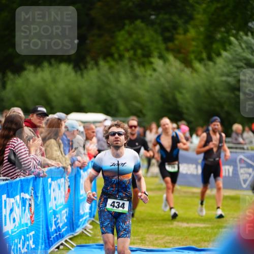 30.08.2026 - Elbe Triathlon Hamburg LAZAROV Photography http://msf.ph/oto/10055292 30.08.2026 11:02:33 Ziel 434, 552, 597, 637, 739, 1116 meine-sportfotos.de