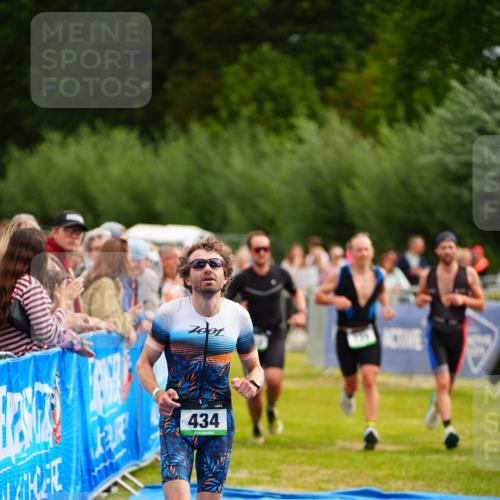 30.08.2026 - Elbe Triathlon Hamburg LAZAROV Photography http://msf.ph/oto/10055296 30.08.2026 11:02:34 Ziel 434, 552, 597, 637, 739, 1116 meine-sportfotos.de