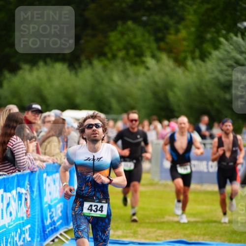 30.08.2026 - Elbe Triathlon Hamburg LAZAROV Photography http://msf.ph/oto/10055298 30.08.2026 11:02:34 Ziel 434, 552, 597, 637, 739, 1116 meine-sportfotos.de
