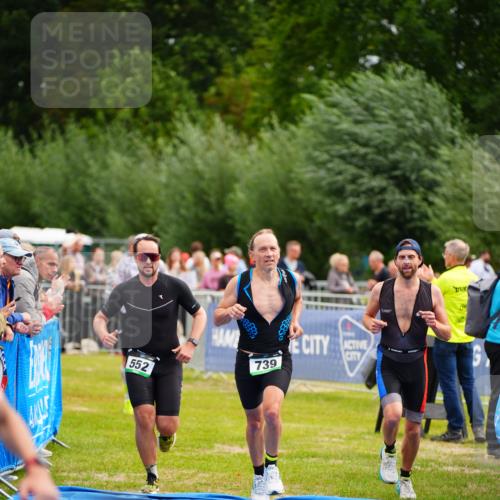 30.08.2026 - Elbe Triathlon Hamburg LAZAROV Photography http://msf.ph/oto/10055304 30.08.2026 11:02:35 Ziel 434, 552, 637, 739, 1116 meine-sportfotos.de