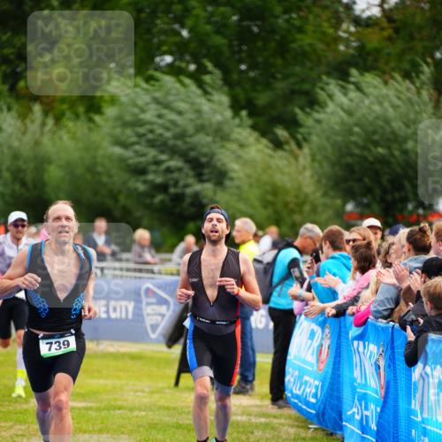 30.08.2026 - Elbe Triathlon Hamburg LAZAROV Photography http://msf.ph/oto/10055309 30.08.2026 11:02:36 Ziel 434, 552, 637, 739, 1116 meine-sportfotos.de
