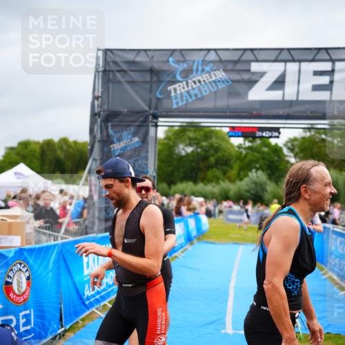 30.08.2026 - Elbe Triathlon Hamburg LAZAROV Photography http://msf.ph/oto/10055328 30.08.2026 11:02:41 Ziel 552, 637, 739, 1116 meine-sportfotos.de
