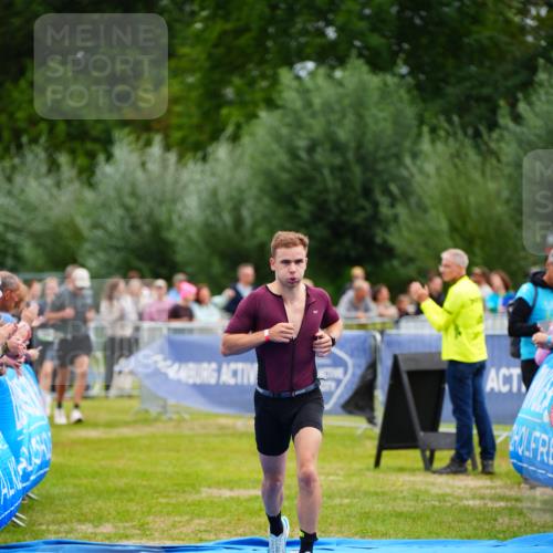 30.08.2026 - Elbe Triathlon Hamburg LAZAROV Photography http://msf.ph/oto/10055335 30.08.2026 11:02:50 Ziel 525 meine-sportfotos.de