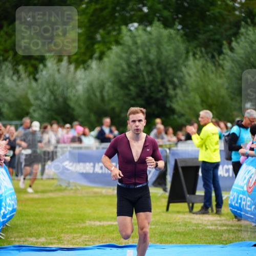 30.08.2026 - Elbe Triathlon Hamburg LAZAROV Photography http://msf.ph/oto/10055339 30.08.2026 11:02:50 Ziel 525 meine-sportfotos.de